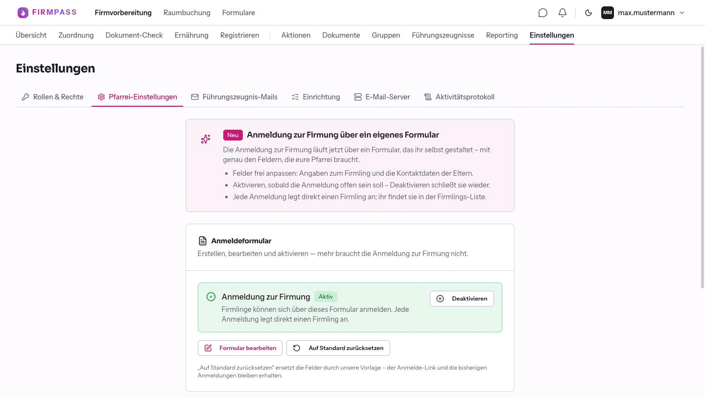 Der Reiter Pfarrei-Einstellungen mit dem Kasten Anmeldeformular, dem aktiven Formular Anmeldung zur Firmung und den Schaltflächen Deaktivieren, Formular bearbeiten und Auf Standard zurücksetzen.