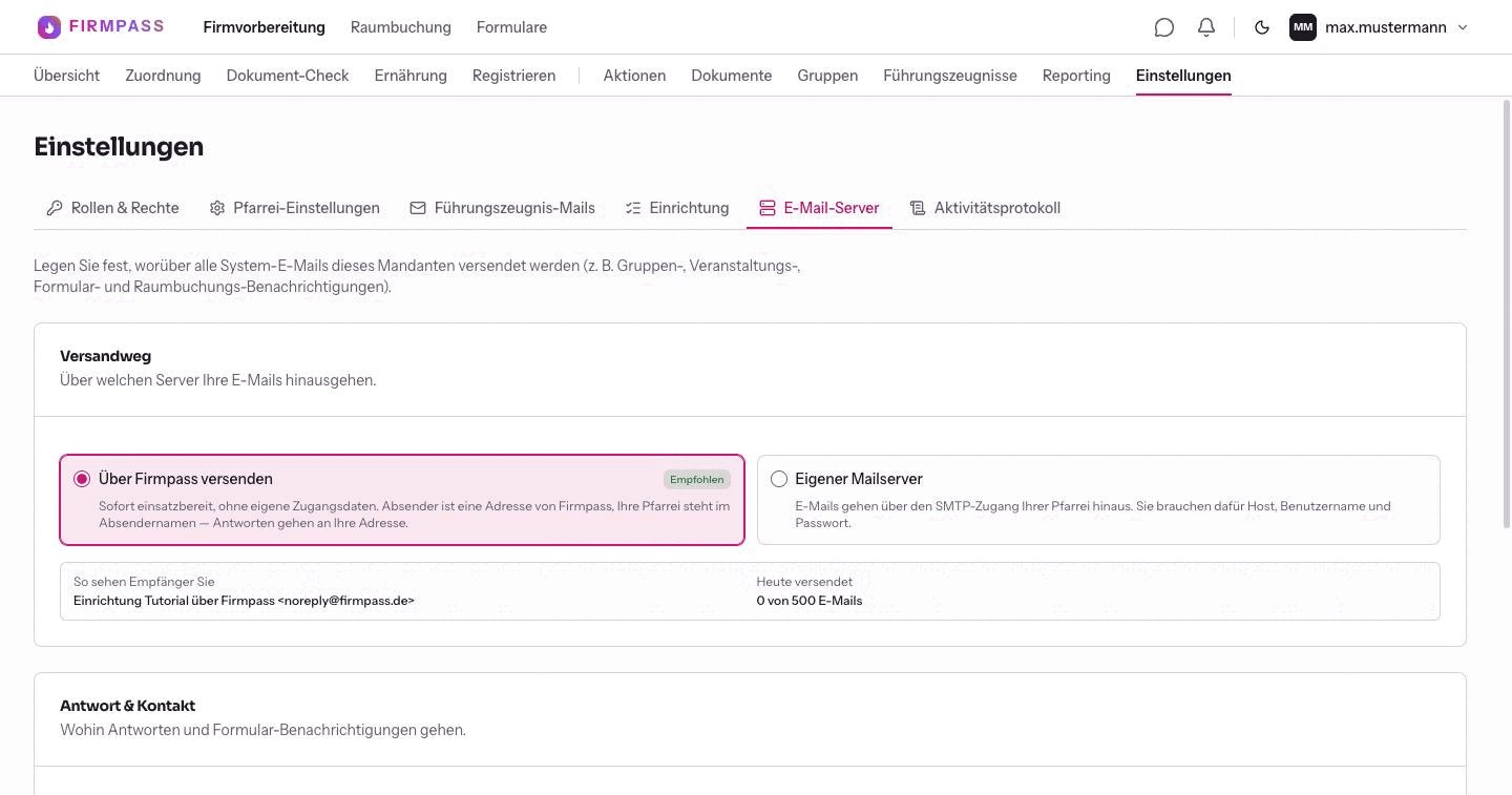 Die Seite E-Mail-Server mit dem Kasten Versandweg, den Auswahlfeldern Über Firmpass versenden und Eigener Mailserver sowie der Absender-Vorschau.