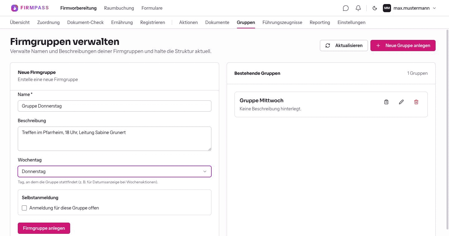 Die Seite Firmgruppen verwalten mit dem ausgefüllten Formular Neue Firmgruppe links und der Liste Bestehende Gruppen rechts.