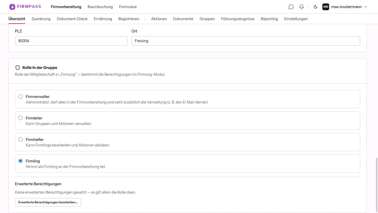 Der Kasten Rolle in der Gruppe mit den vier Rollen und darunter der Schaltfläche Erweiterte Berechtigungen bearbeiten.