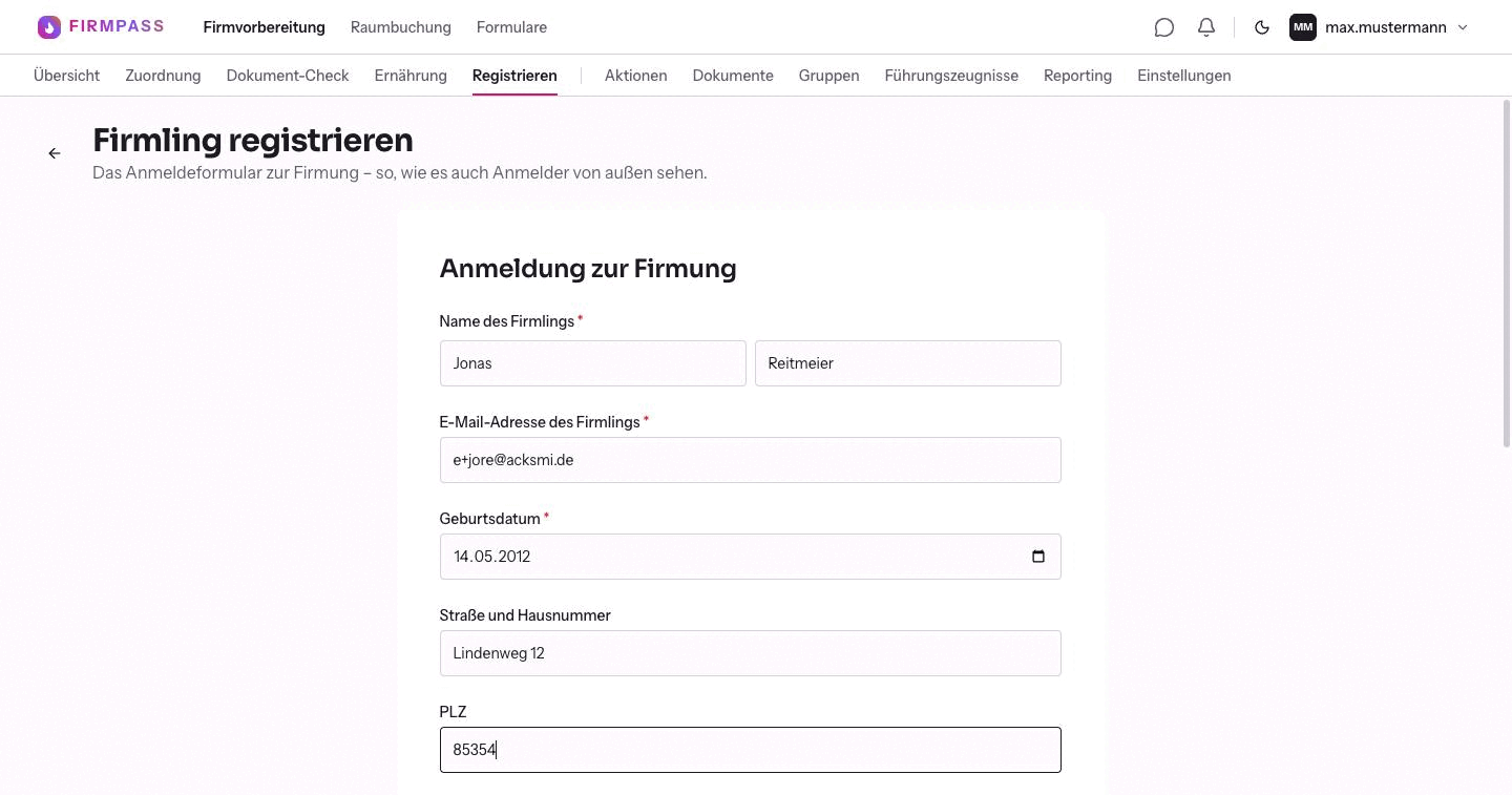 Das Formular Anmeldung zur Firmung mit ausgefülltem Namen, E-Mail-Adresse, Geburtsdatum, Straße und PLZ.